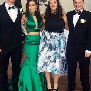 Emerald green Sherri Hill prom dress limited